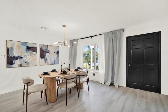 Foto del edificio - 51 NE 56th Ct