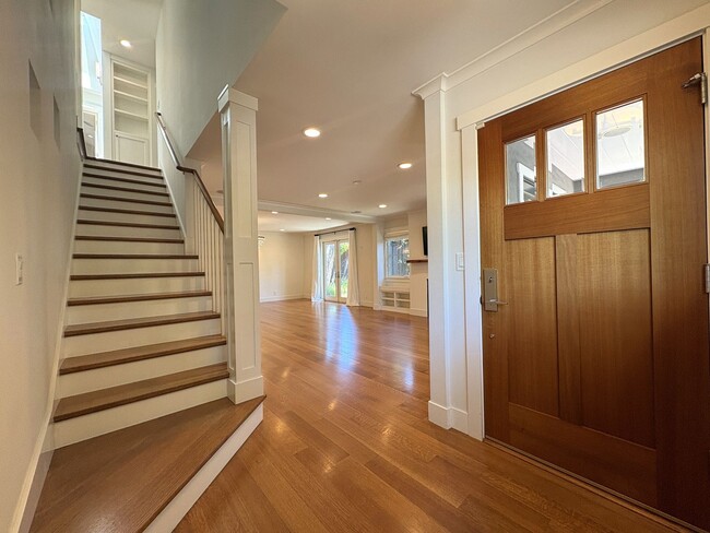 Building Photo - Spacious 5BR/3.5BA Palo Alto Home with Gourmet Kitchen & Large Backyard