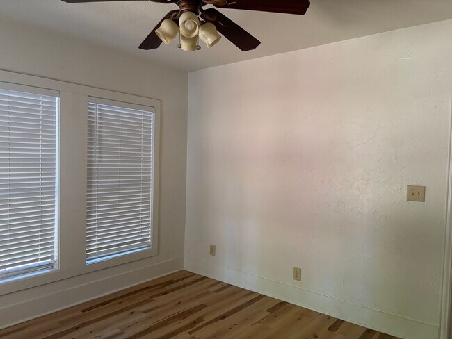 Building Photo - Cute 3/2 in Quiet Sherman Neighborhood