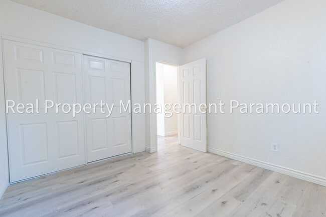 Foto del edificio - 8318 Kansas Ave