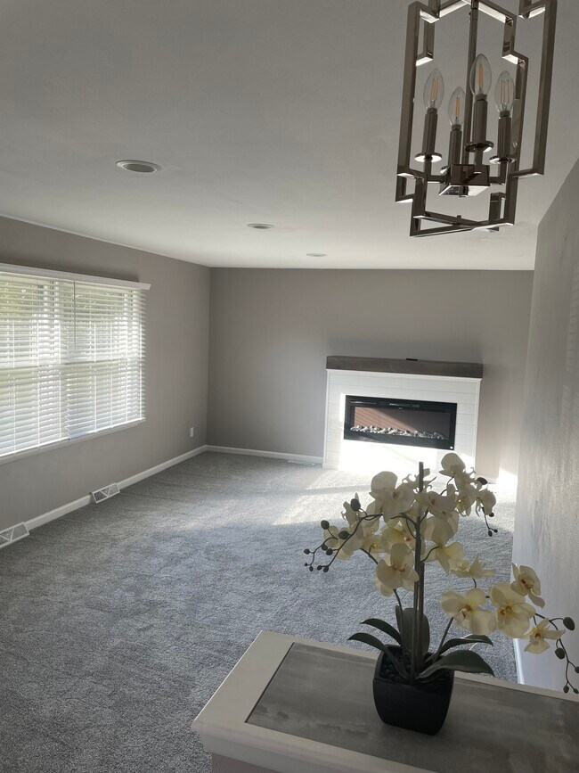 living room/fireplace - 630 Wilson Dr