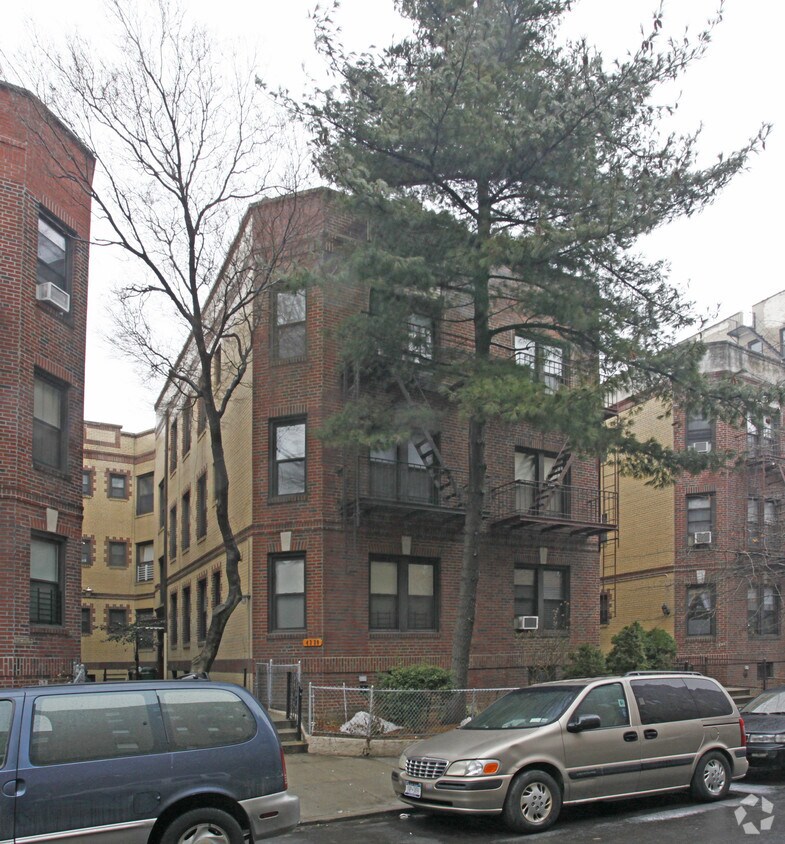 Primary Photo - 43-20 42nd St