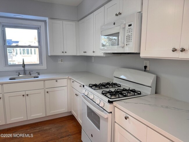 Building Photo - 420 Mermaid Ave