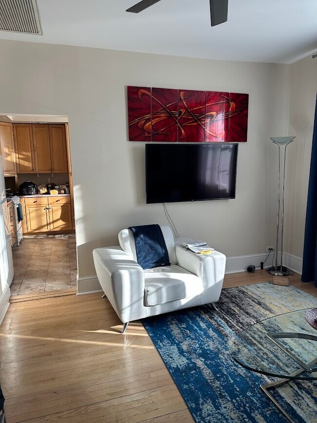 Foto del edificio - 6 Railroad Ave