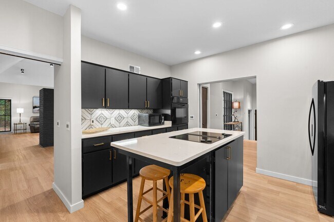 Building Photo - 211 Wendwood Dr