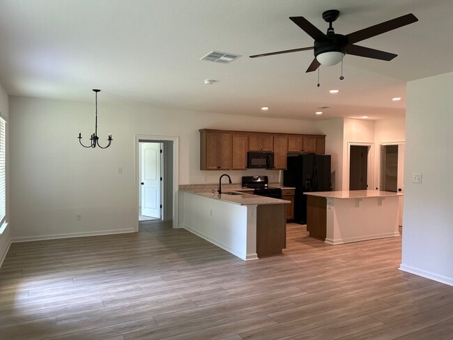 Building Photo - 41386 Rosewood Ln