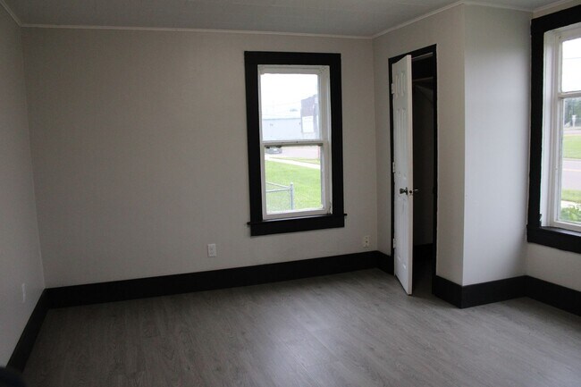 Foto del edificio - 402 Fritz Ave E