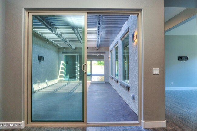 Foto del edificio - 4319 S Ellesmere St