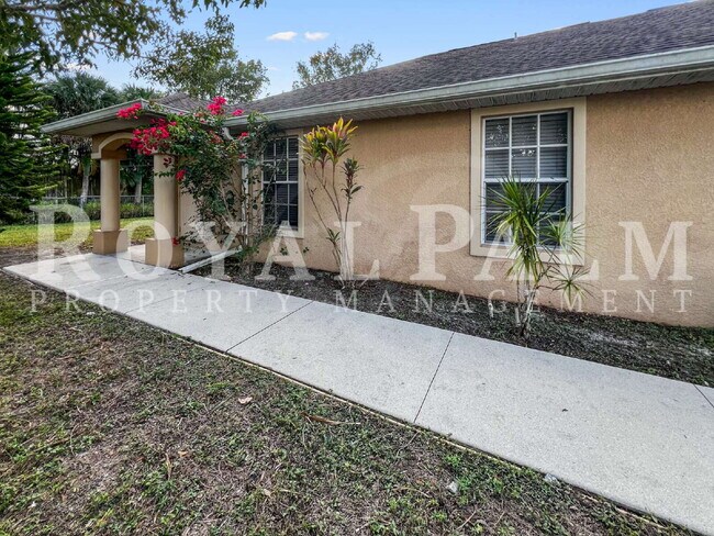 Foto del edificio - 2 Bed, 2 Bath Duplex on First Street – Washer & Dryer Included, Pet-Friendly, Minutes from Downto...