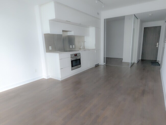 Photo du bâtiment - 185 Roehampton Ave