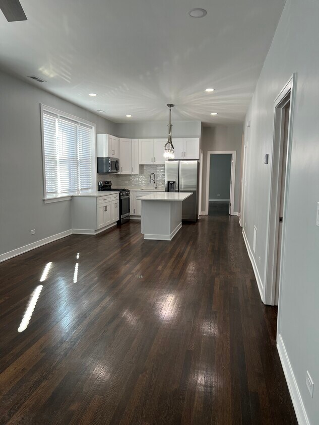 Primary Photo - 3600 W Diversey Ave