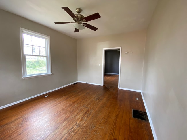 Photo - 615 Oak St House