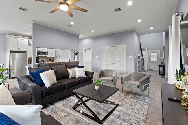 Building Photo - 2209 Silverbonnet St