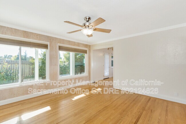 Foto del edificio - 2216 Gleneyre Ct