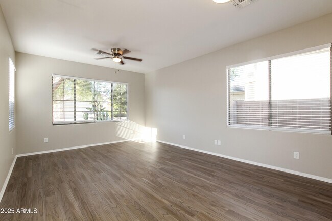 Foto del edificio - 12933 W Ash St