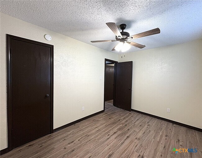 Foto del edificio - 613 Co Rd 4876