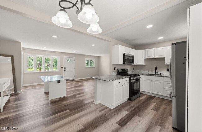 Foto del edificio - 794 Robinhood Dr