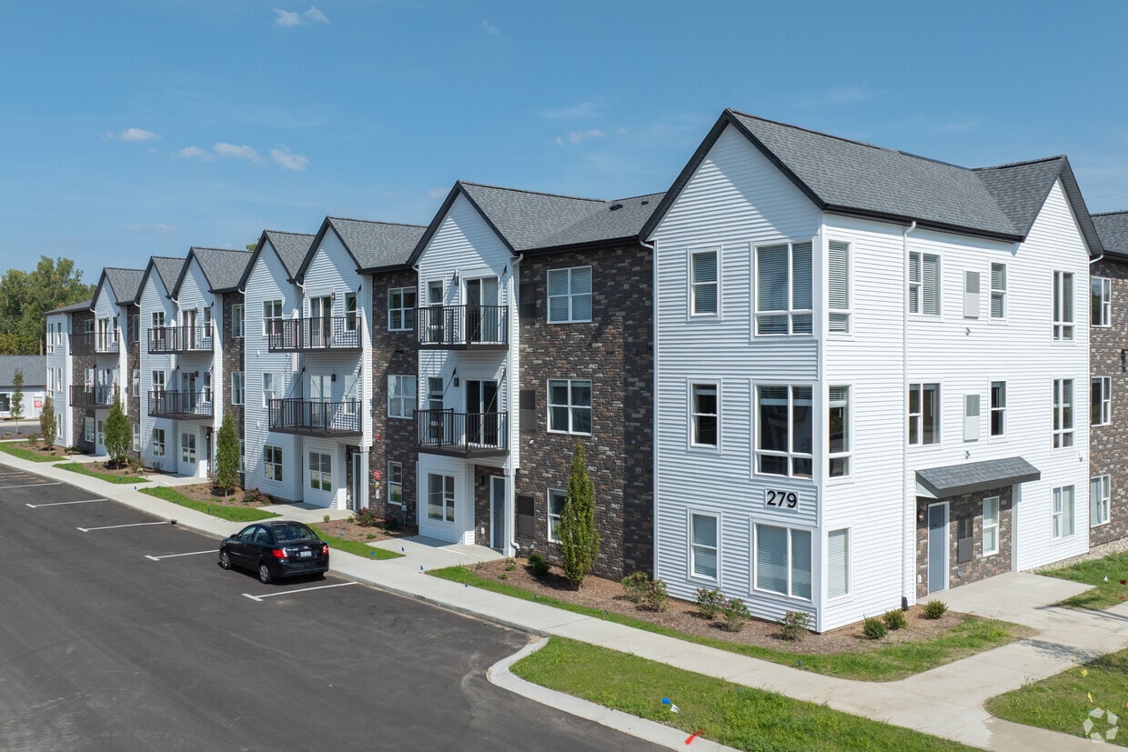 Primary Photo - Lakewood Place Apartment Village