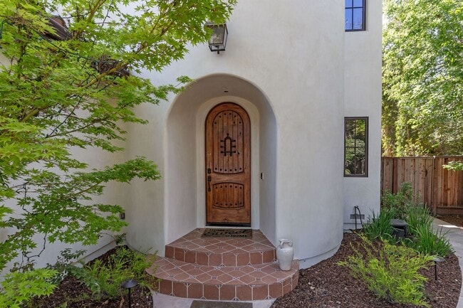 Building Photo - Elegant Mediterranean Home in Prime Menlo ...