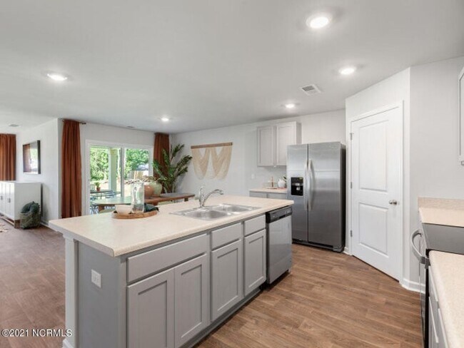 Building Photo - 5 Bedroom Home in Leland!