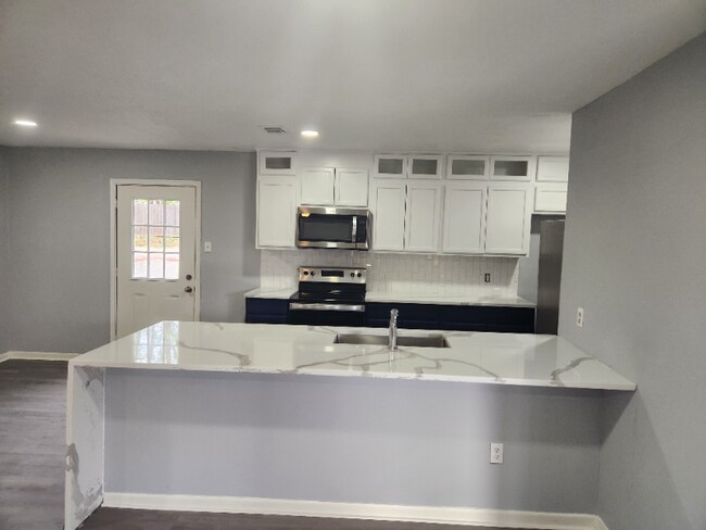 Building Photo - 114 Bybee Dr