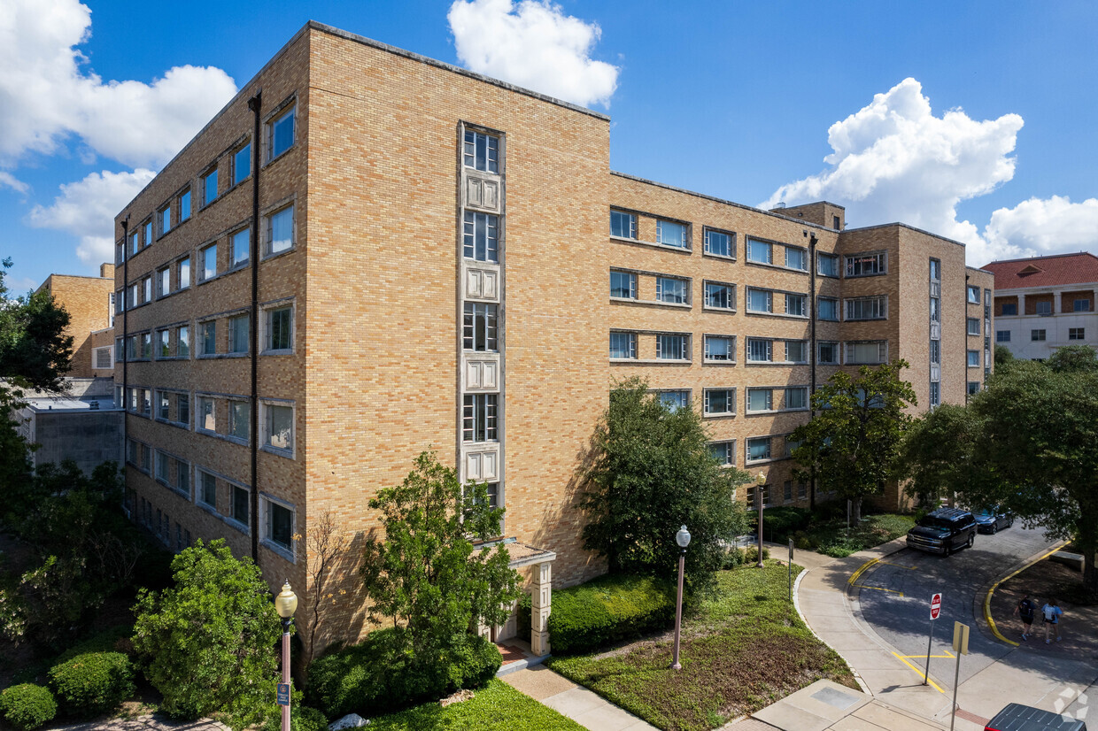 Foto principal - Kinsolving Residence Hall