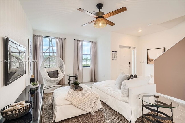 Building Photo - 409 NE 12th St