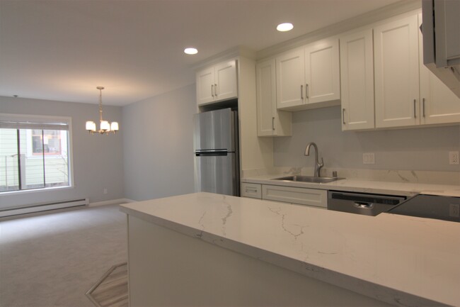 Building Photo - 321 Chestnut St