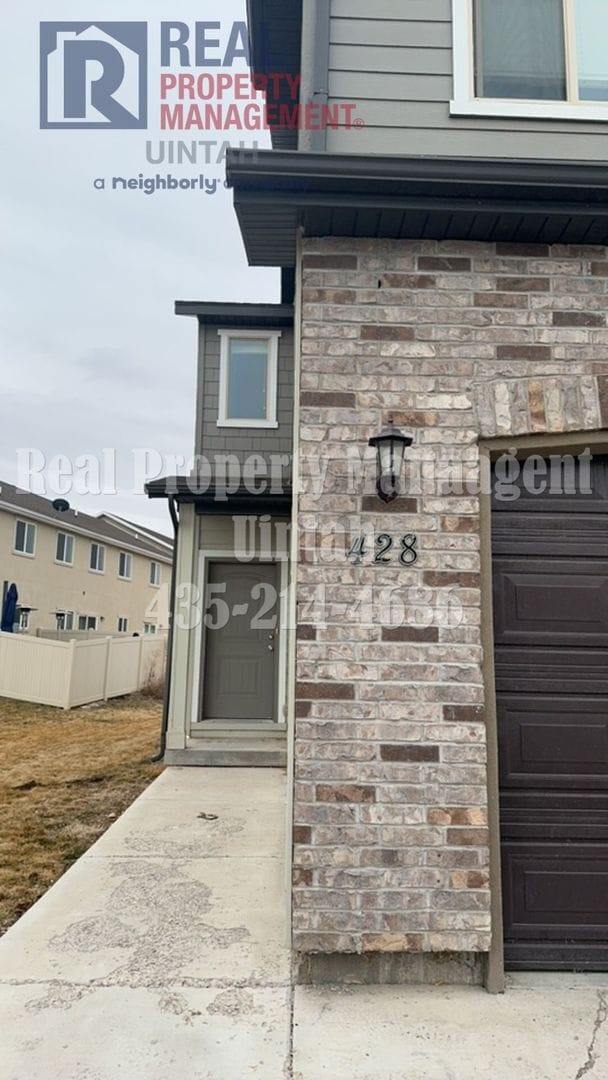 Building Photo - 428 E Gray Fox Ln