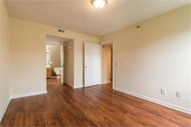 Foto del edificio - Creek Pointe