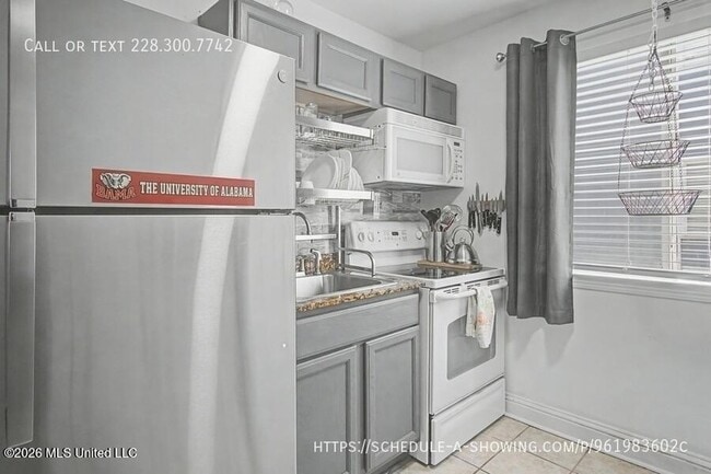 Foto del edificio - 1664 Beach Blvd