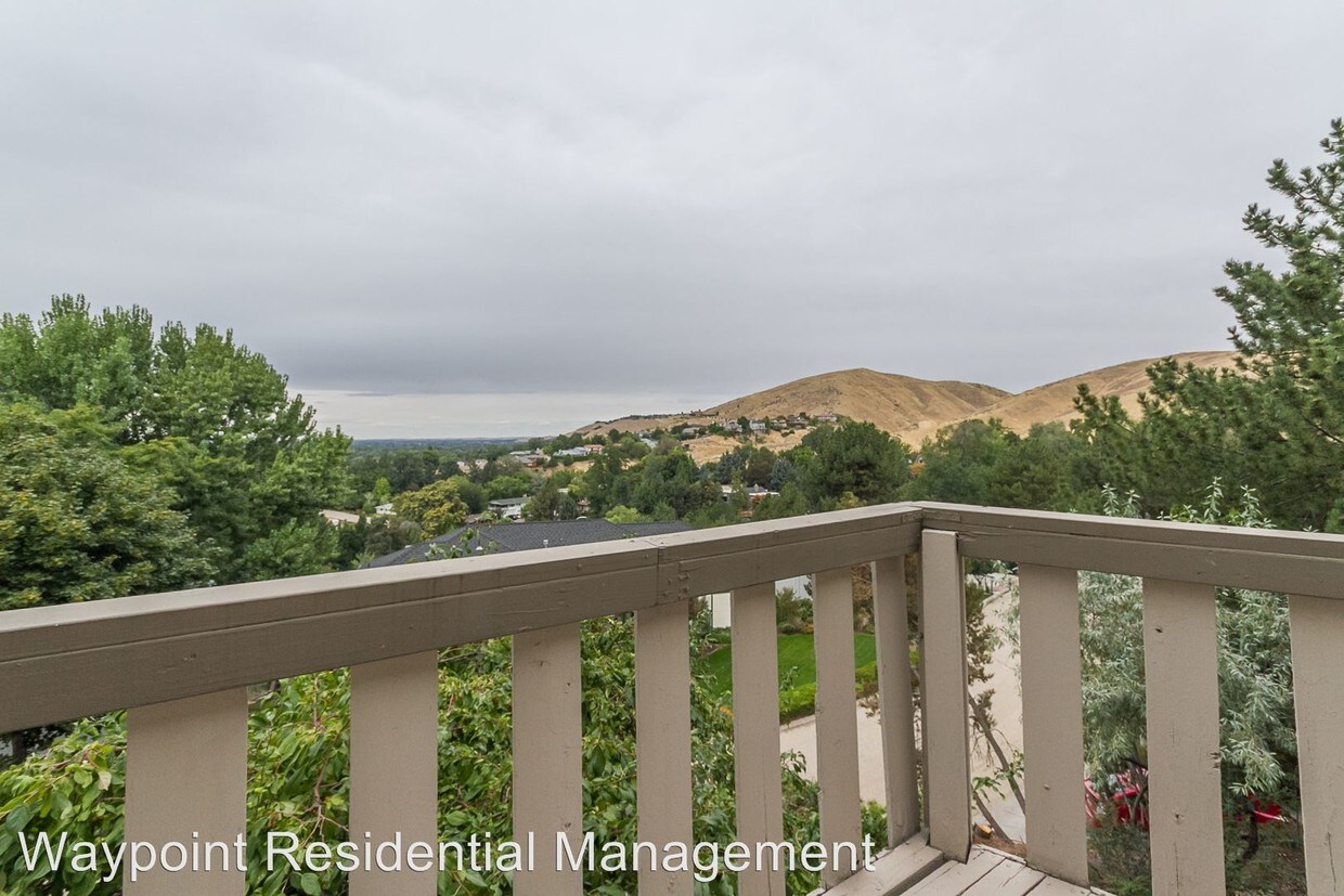 Primary Photo - 2714 W Hillway Dr