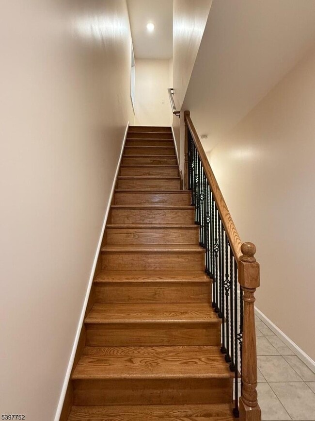 Building Photo - 208 Walnut St