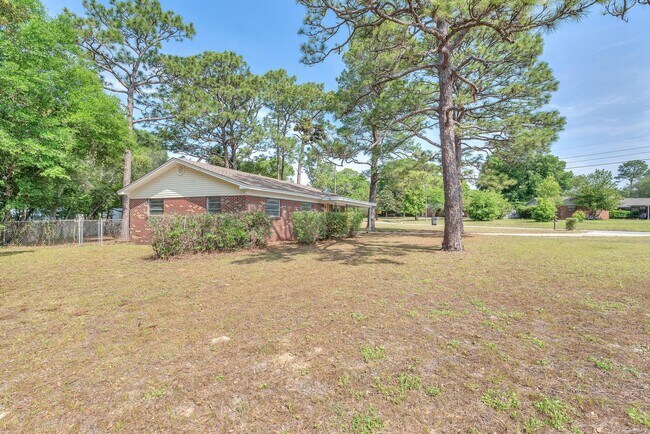 Foto del edificio - 385 Lincoln Ave