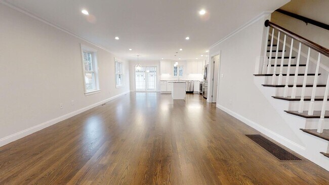 Foto del edificio - Modern 3-bed + 3-bath with central air & g...