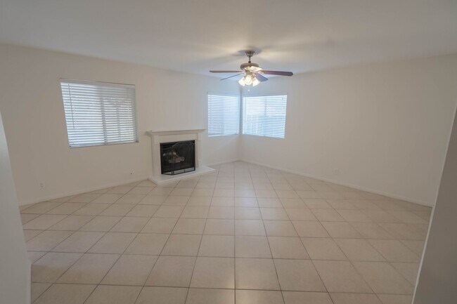 Foto del edificio - American Beauty Garden 4 Bedroom Home in C...