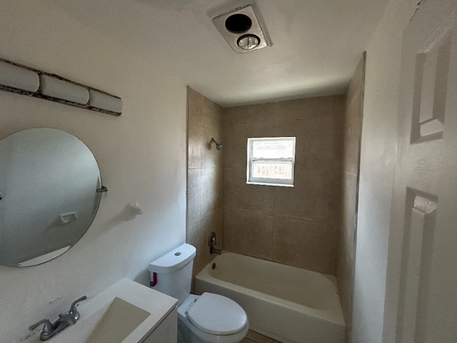 Photo - 626 W Mango St Apartment