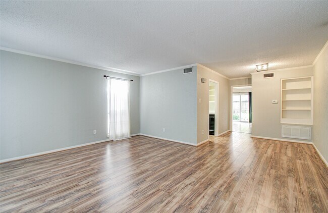 Foto del edificio - 6410 Del Monte Dr