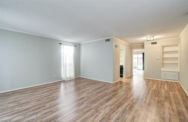 Building Photo - 6410 Del Monte Dr