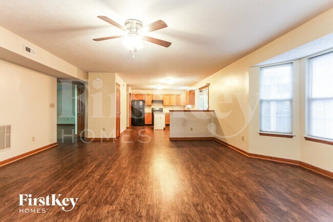 Building Photo - 1027 W Palomino Pl