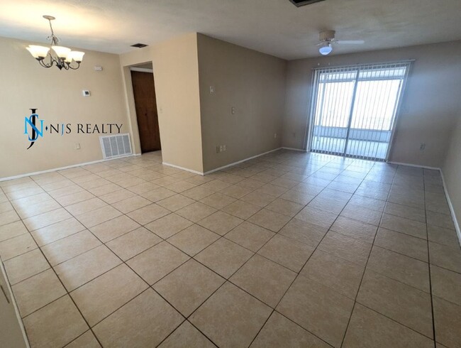 Foto del edificio - Section 8 available: 2/2 over 1048sf with ...