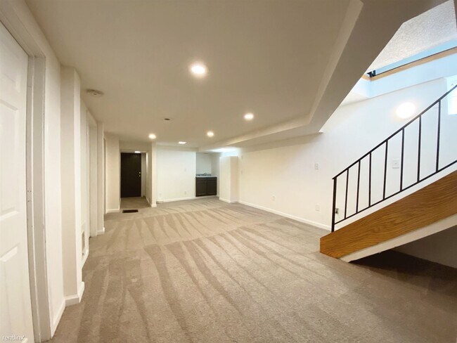 Foto del edificio - 3 br, 2 bath 4plex - 3912 North Thomas Ave...