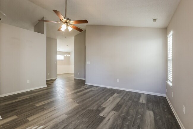 Foto del edificio - 4312 Village Trace Dr