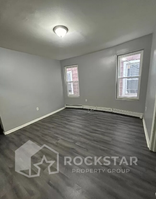 Foto del edificio - 38 Columbia Ave