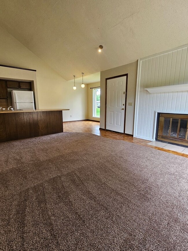 Building Photo - West Norman Duplex Avail NOW!