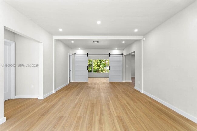 Foto del edificio - 9132 Froude Ave