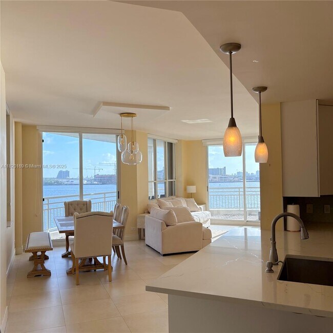 Foto del edificio - 888 Brickell Key Dr