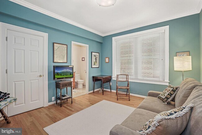 Foto del edificio - 2231 Bancroft Pl NW
