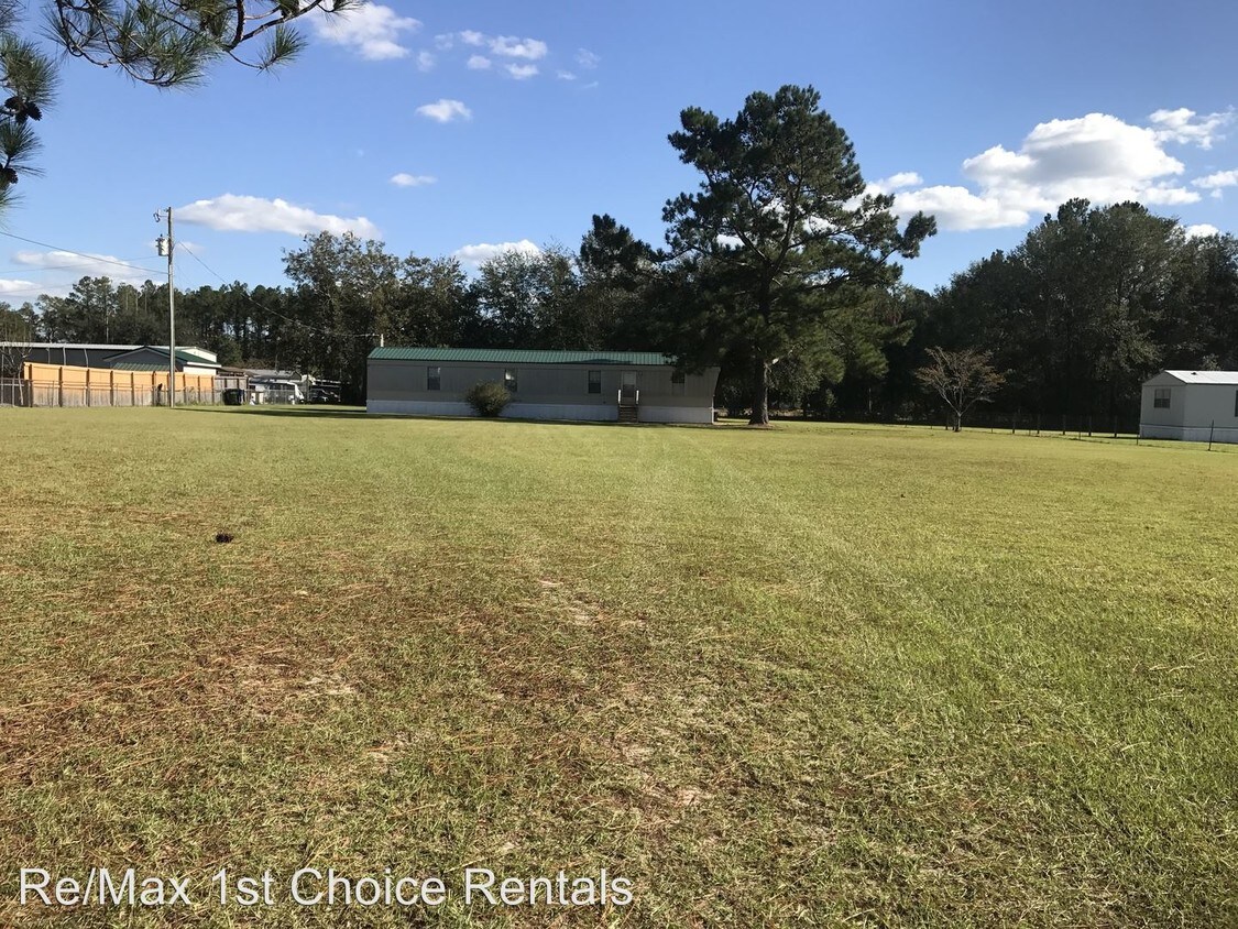 Primary Photo - 2 br, 2 bath House - 2 Pine Rd.