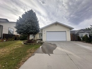 Building Photo - 1250 Shadow Mountain Dr
